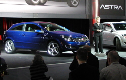Jill Lajdziak introduces the 2008 Saturn Astra