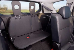 Mitsubishi Outlander third row