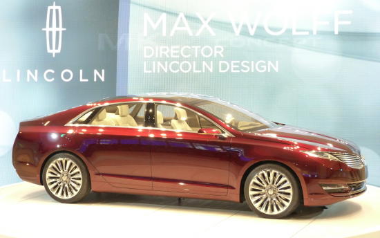 2013 Lincoln MKZ front quarter