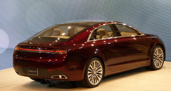 2013 Lincoln MKZ rear quarter