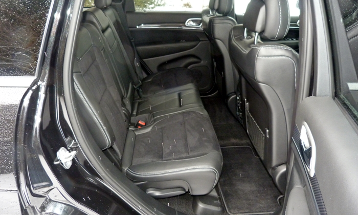 Jeep grand cherokee back seat legroom