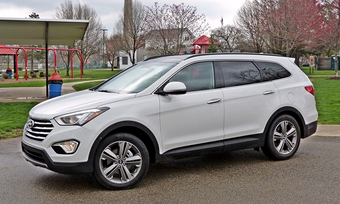 Santa Fe Reviews: 2013 Hyundai Santa Fe Limited front quarter 2