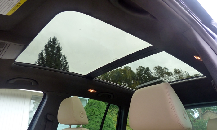 1383329542-Tiguan-panoramic-sunroof.JPG