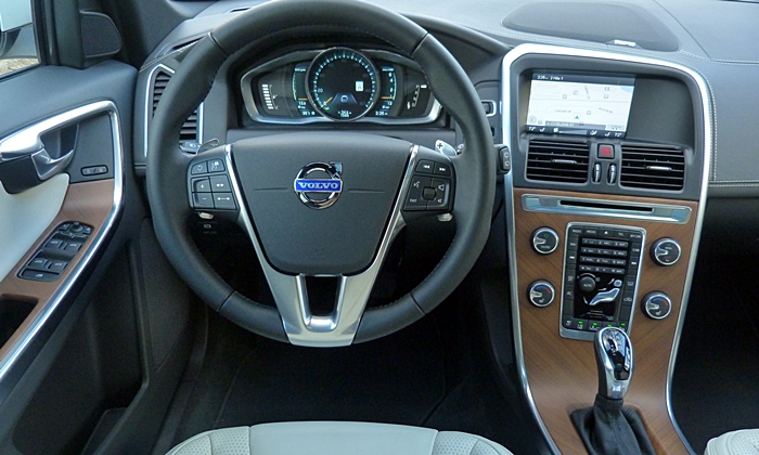 XC60 Reviews: Volvo XC60 Inscription instrument panel