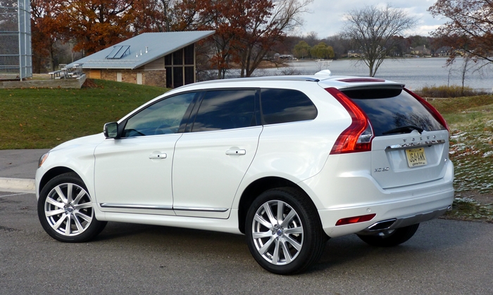 XC60 Reviews: Volvo XC60 Inscription rear quarter view