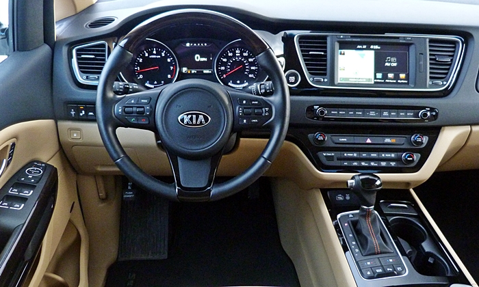 Sedona Reviews: Kia Sedona SXL instrument panel