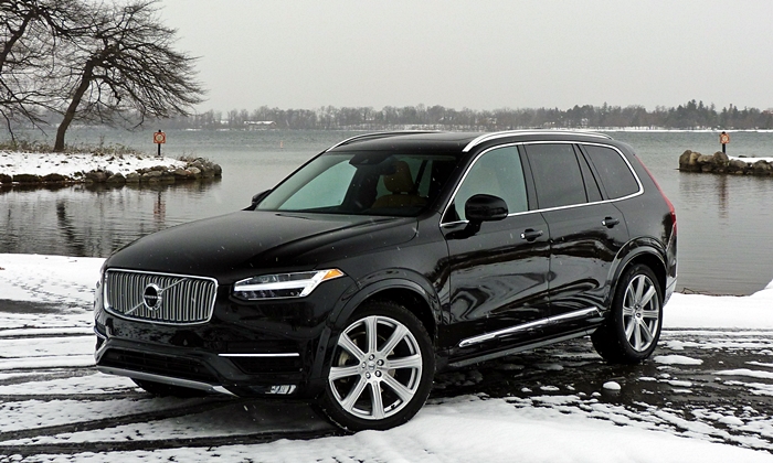 XC90 Reviews: 2016 Volvo XC90 front quarter view