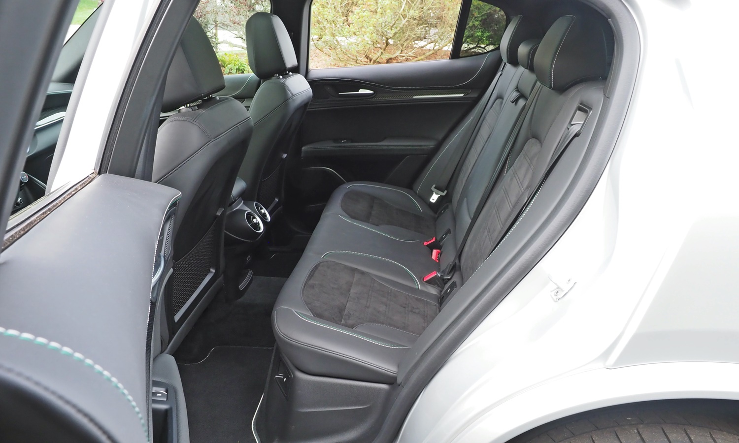 Stelvio Reviews: Alfa Romeo Stelvio Quadrifoglio rear seat