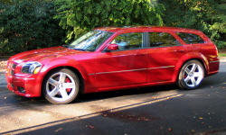 Chevrolet Tahoe / Suburban vs. Dodge Magnum Feature Comparison: photograph by Istvan B.