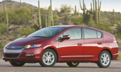 Honda Insight vs. Toyota Prius Feature Comparison