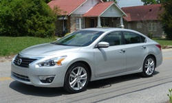 2013 Nissan Altima MPG: photograph by Michael Karesh