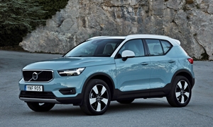  vs. Volvo XC40 Feature Comparison