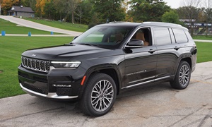  vs. GMC Acadia Feature Comparison: photograph by Michael Karesh