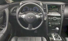 Infiniti QX70 vs. Toyota Highlander Feature Comparison