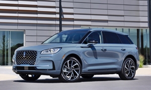 Lincoln Models at TrueDelta: 2024 Lincoln Corsair exterior