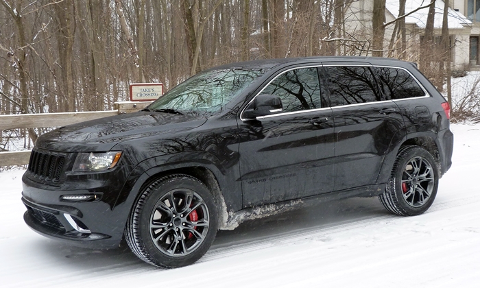 2013 Jeep Grand Cherokee SRT8 front quarter view