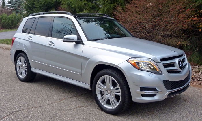 2013 Mercedes-Benz GLK350 front quarter view