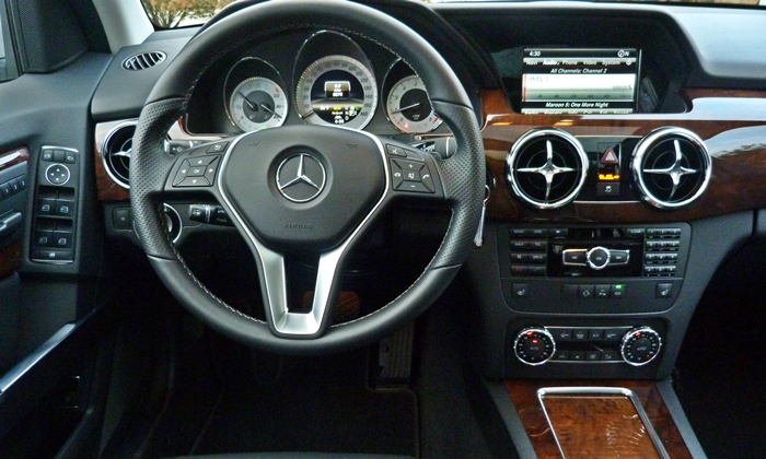GLK-Class Reviews: 2013 Mercedes-Benz GLK350 instrument panel