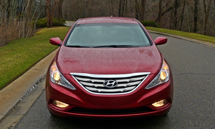 Sonata Reviews: 2013 Hyundai Sonata SE front view