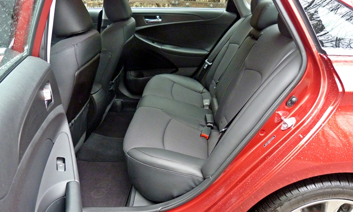 Sonata Reviews: 2013 Hyundai Sonata SE rear seat