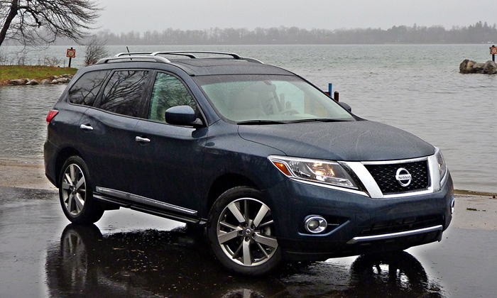 2013 Nissan Pathfinder Platinum front quarter rain