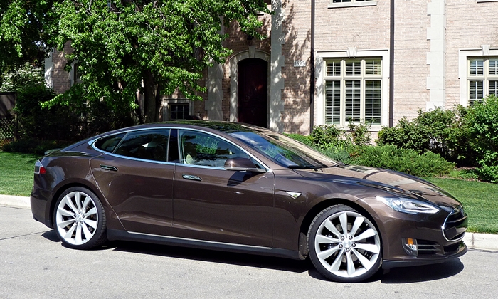 Tesla Model S front quarter