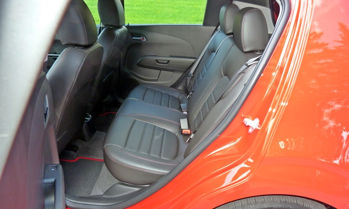 Chevrolet Sonic Photos: Chevrolet Sonic RS back seat
