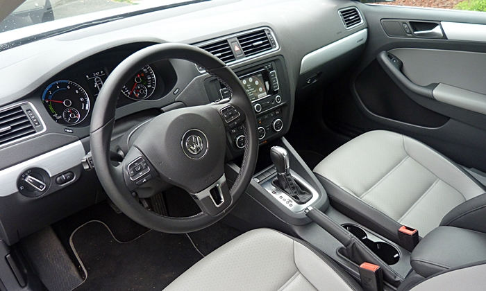 Jetta Reviews: Volkswagen Jetta Hybrid interior