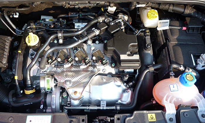 Fiat 500L Photos: FIAT 500L engine uncovered