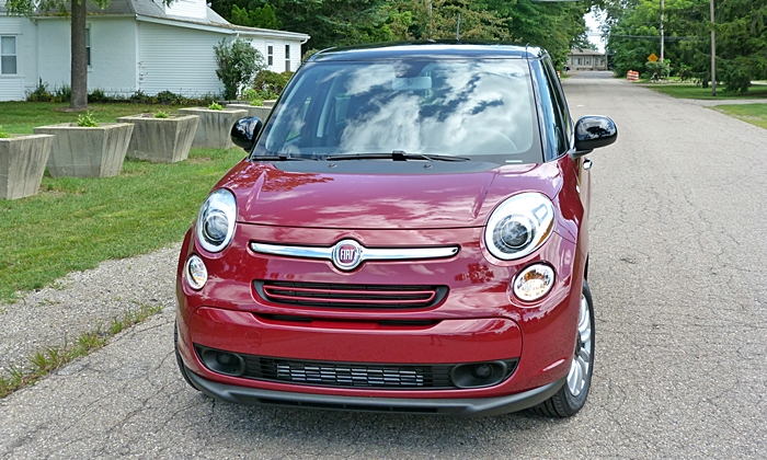 500L Reviews: FIAT 500L front view