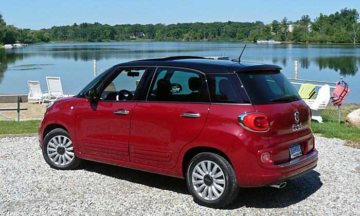 500L Reviews: FIAT 500L rear quarter view