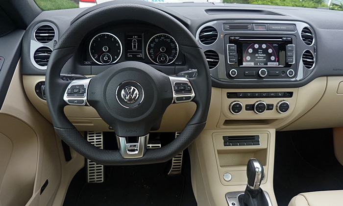 Tiguan Reviews: Volkswagen Tiguan R-Line instrument panel