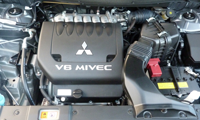 Outlander Reviews: 2014 Mitsubishi Outlander GT engine