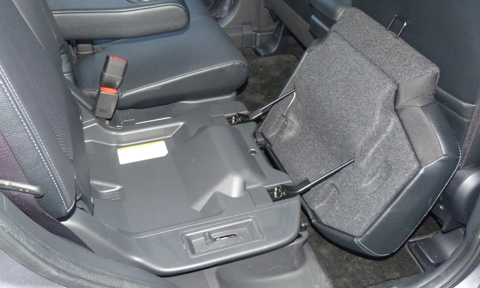 Mitsubishi Outlander Photos: 2014 Mitsubishi Outlander GT seat switch