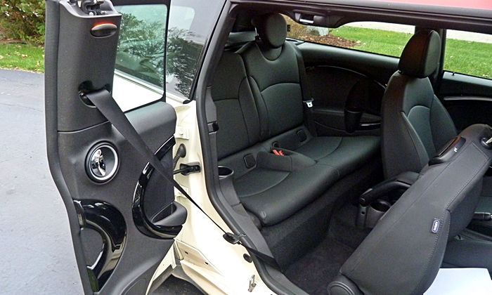 Cooper Clubman Reviews: Mini JCW Clubman back seat