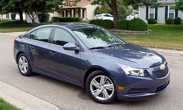 Chevrolet Cruze Diesel front quarter angle