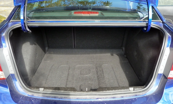 Cruze Reviews: Chevrolet Cruze Diesel trunk