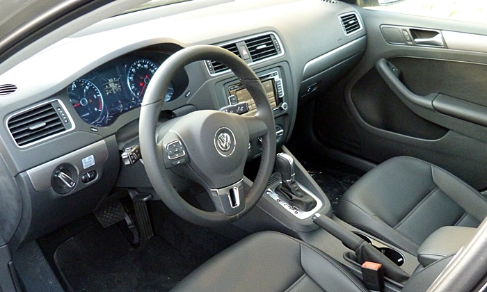 Chevrolet Cruze Photos: VW Jetta TDI interior