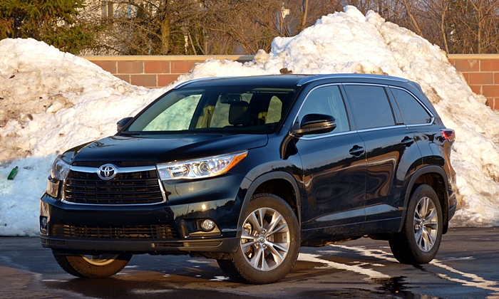 Toyota Highlander front quarter view