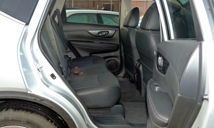 Rogue Reviews: Nissan Rogue back seat