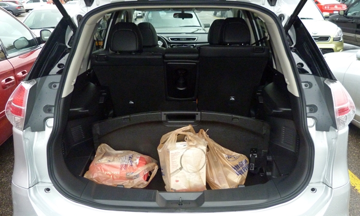 Nissan Rogue Photos: Nissan Rogue cargo area with divider