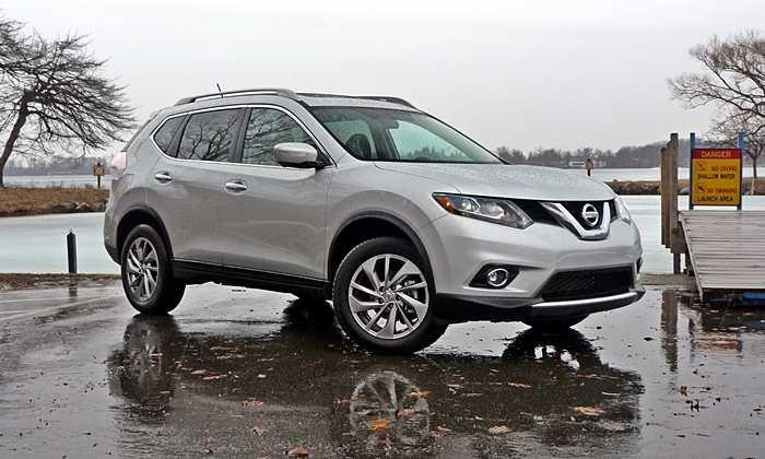 Nissan Rogue front quarter view low angle