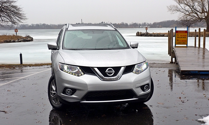 Rogue Reviews: Nissan Rogue front view