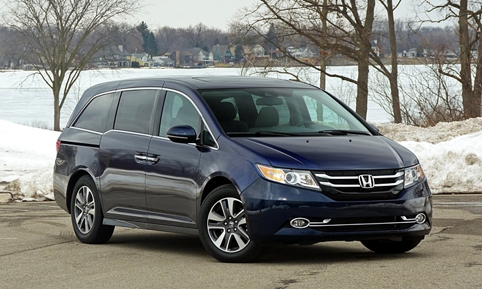 Odyssey Reviews: Honda Odyssey front quarter view