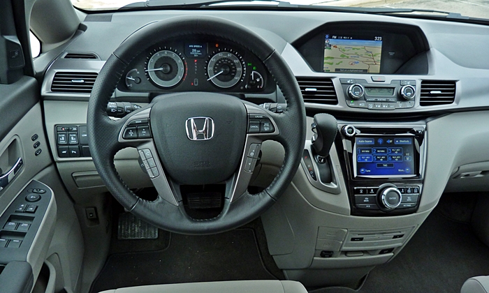 Honda Odyssey Photos: Honda Odyssey instrument panel