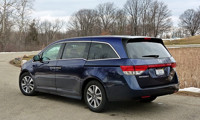 Odyssey Reviews: Honda Odyssey rear quarter view