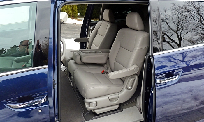 Odyssey Reviews: Honda Odyssey second row seat