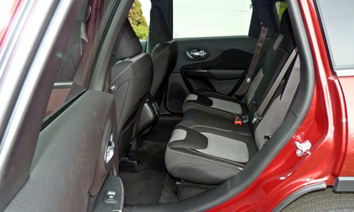 Cherokee Reviews: Jeep Cherokee back seat