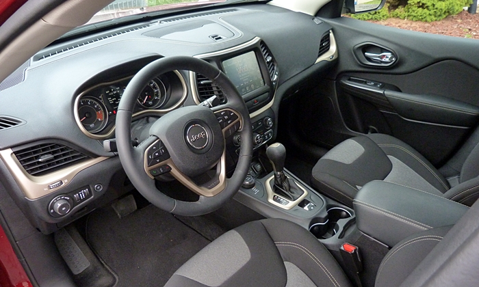 Cherokee Reviews: Jeep Cherokee Latitude interior