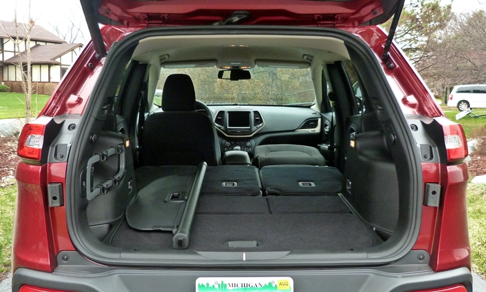 Cherokee Reviews: Jeep Cherokee cargo area all seats folded